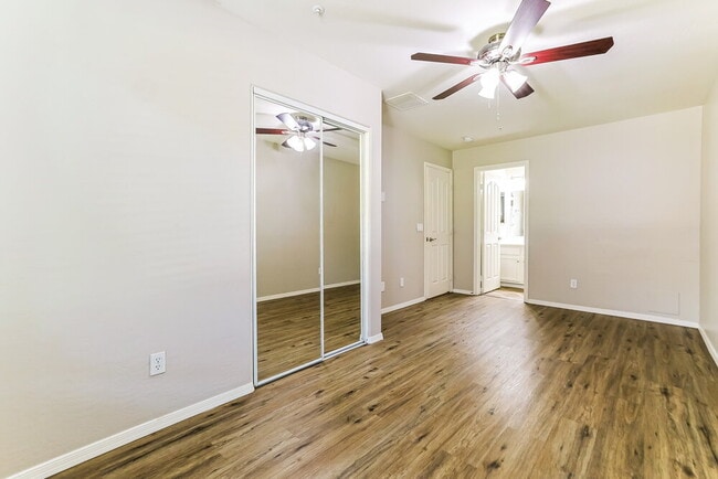 Building Photo - 163 W Tremaine Ct