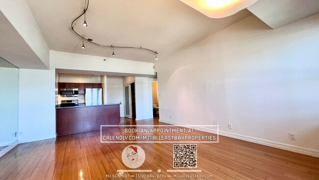 Building Photo - Contemporary condo on the 10th floor inclu...