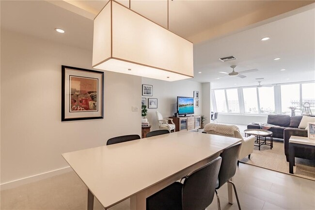 Building Photo - 1255 E Peppertree Dr