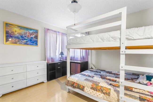 Building Photo - 9210 Oak Grove Cir