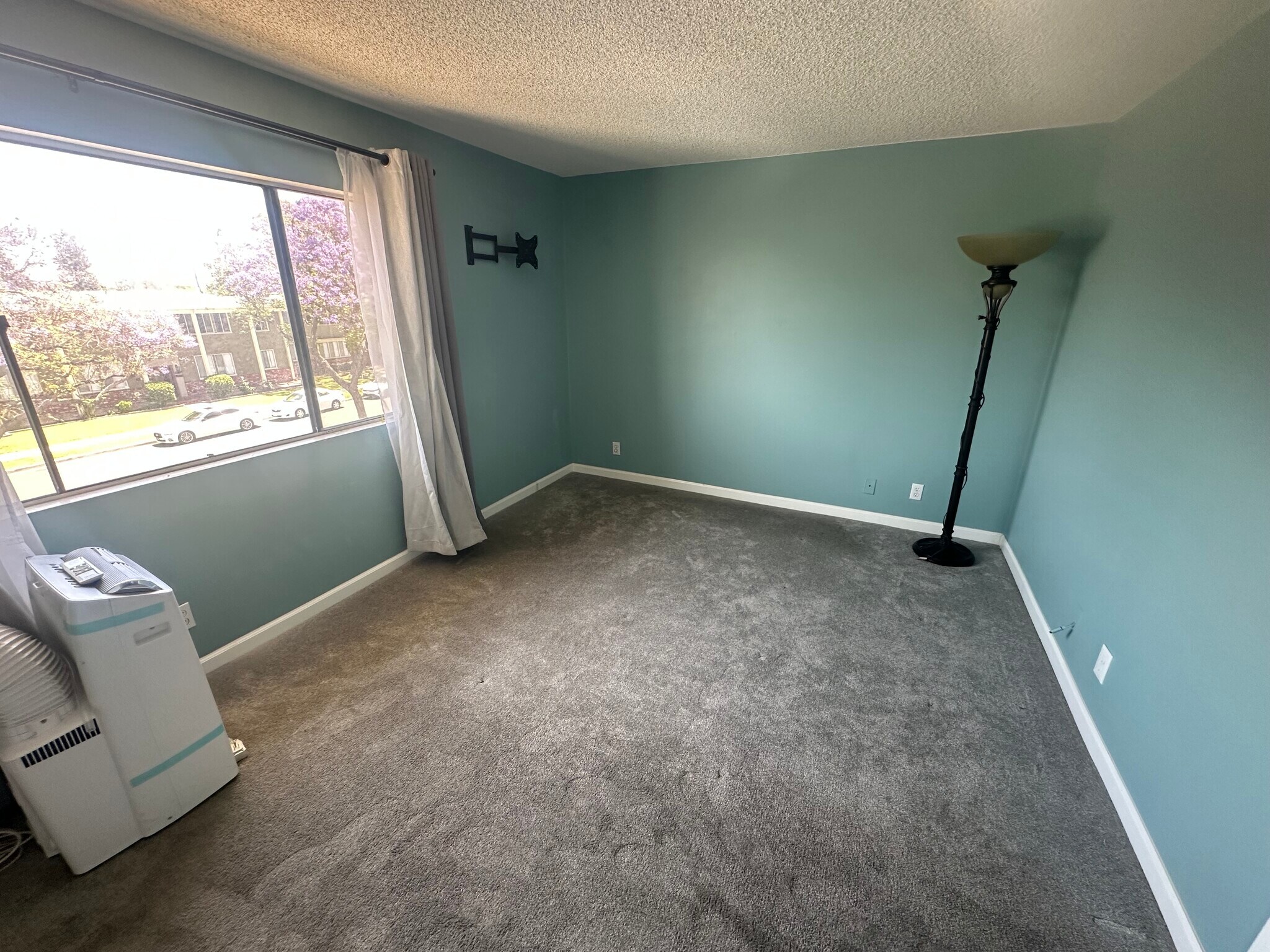 Building Photo - 4515 California Ave