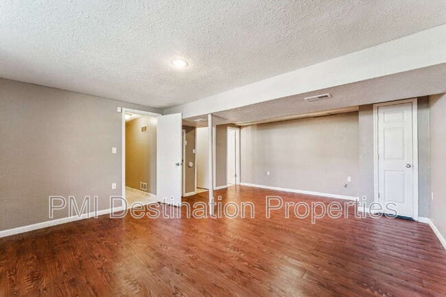 Building Photo - 525 NE Karapat Dr