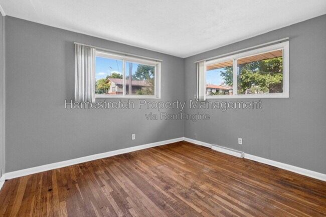 Building Photo - 2247 Hollis Dr