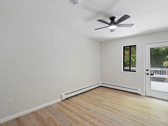 Building Photo - 38 Meadowlark Ln