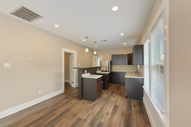 Building Photo - 1107 Melbourne St