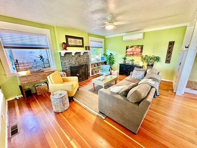 Building Photo - 3 Bedroom House For Rent In White Salmon