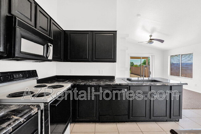 Building Photo - 987 E Santa Cruz Ln