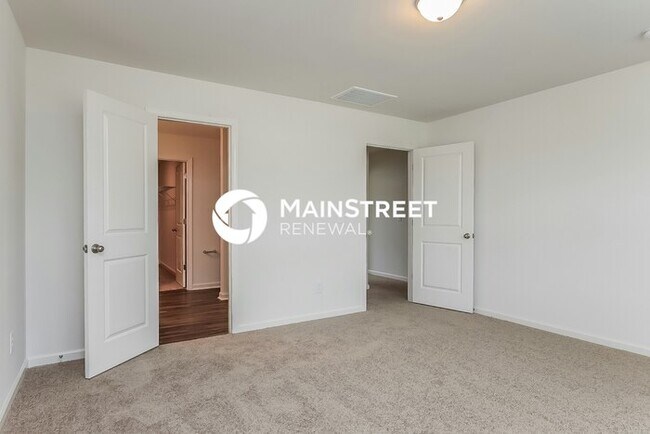 Building Photo - 4 Bedroom Pet-Friendly Home in Zebulon, NC with Main Street Renewal