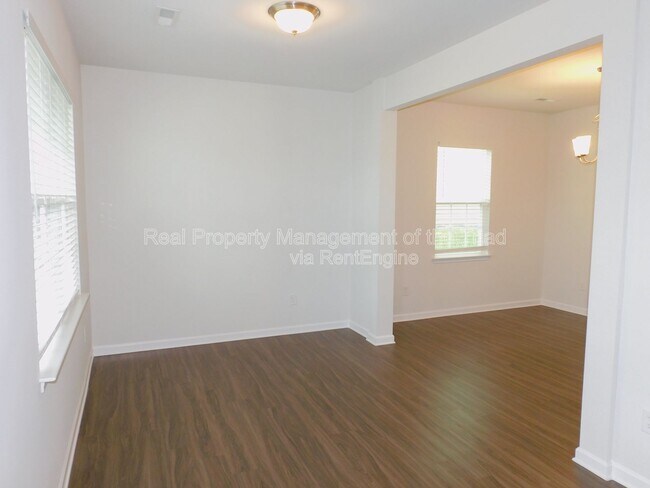 Building Photo - 390 Spaulding St