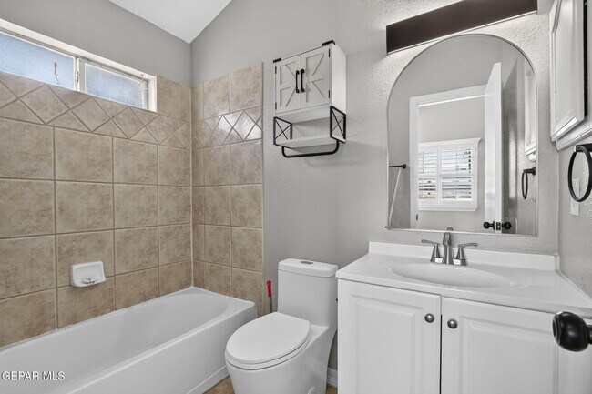 Building Photo - 9128 Bur Oak Cir