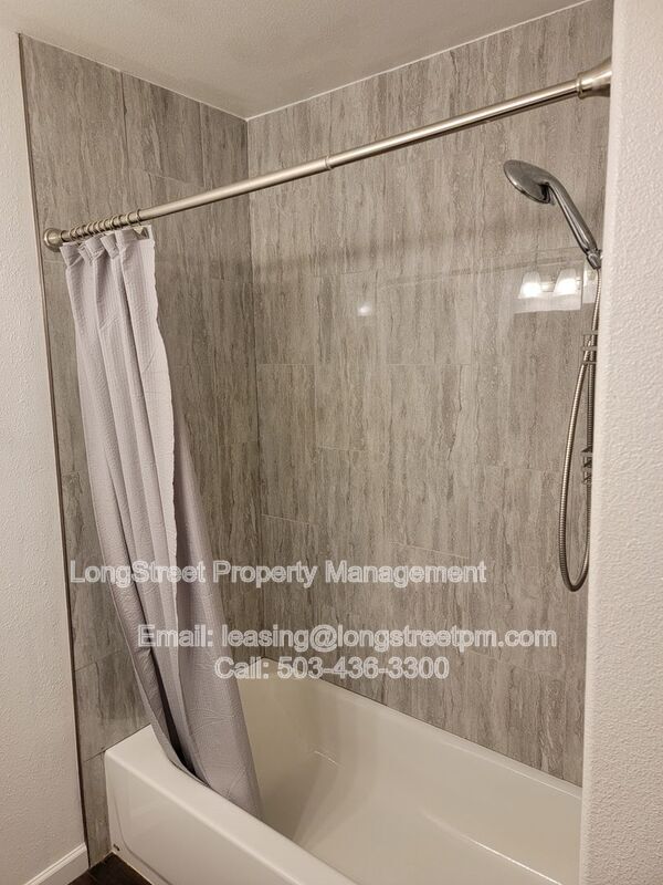 Building Photo - 3121 NE Flintlock Pl