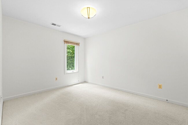 Building Photo - 7926 Long Ridge Ct