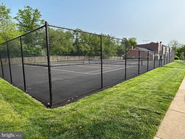 Building Photo - 136 Fairfield Dr