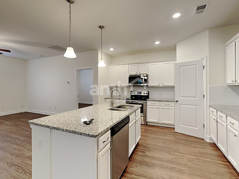 Building Photo - 4329 Longfellow Dr