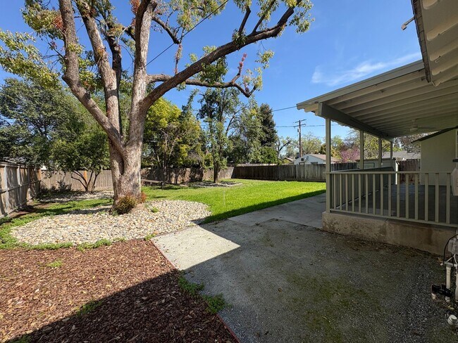 Building Photo - Charming home located in Beverly Glenn Rent Ready!