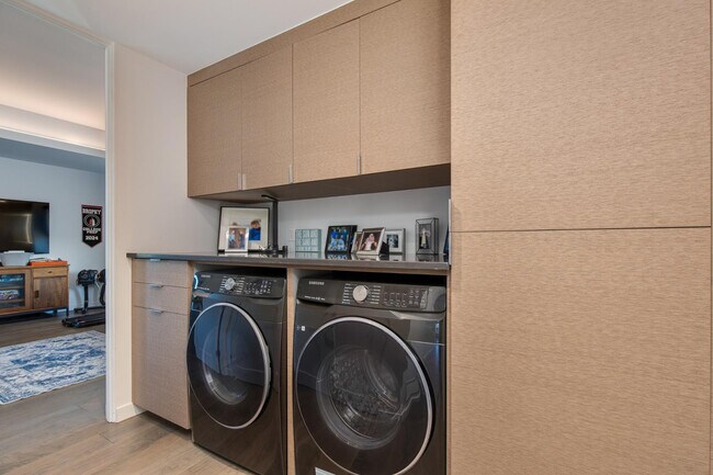 Building Photo - 1341 E Pomelo Grove Ln