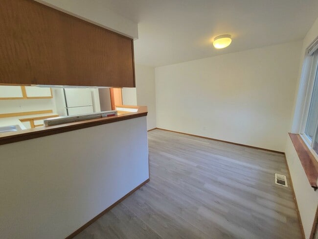 Building Photo - 2804 Pine Rd NE