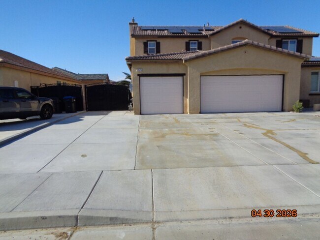 Building Photo - Spacious 4 Bedroom with RV Access in Rosamond
