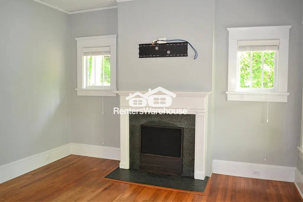 Building Photo - 142 Mobile Ave NE