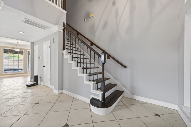 Building Photo - 7814 Millbrook Dr