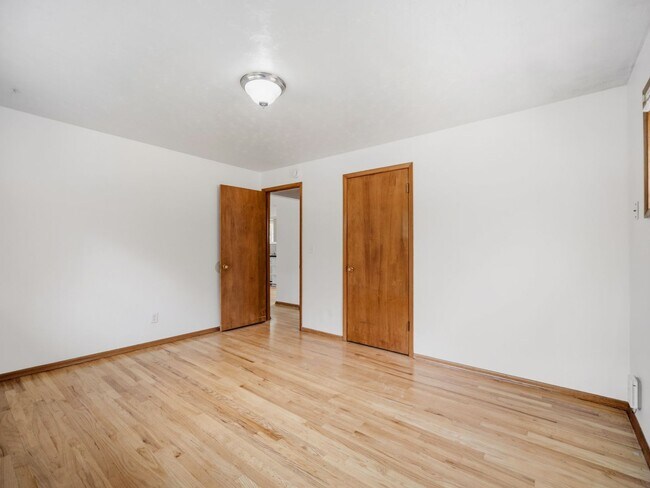 Building Photo - Spacious Unfurnished Home in Northwest Spokane
