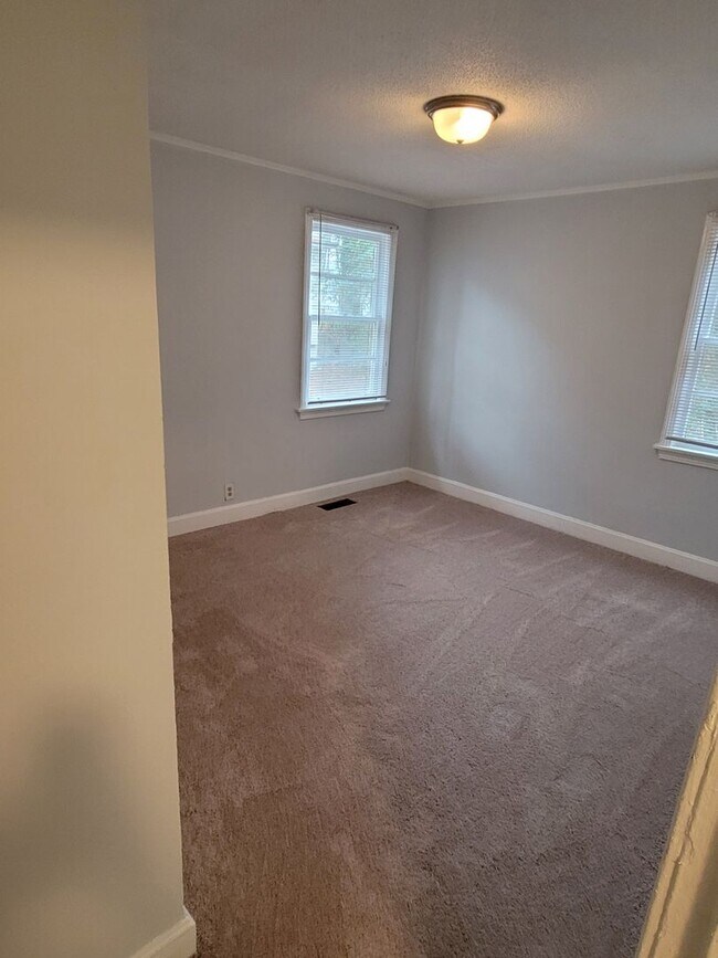 Building Photo - 3232 Brookwood Ct