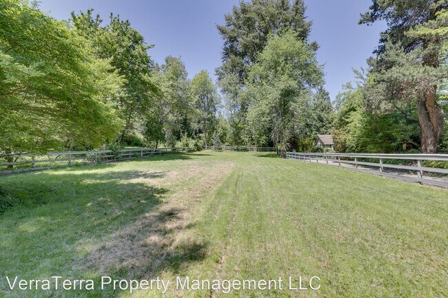 Building Photo - 3 br, 2 bath House - 7658 NE 12th St