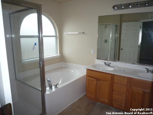 Building Photo - 2476 Medina Dr