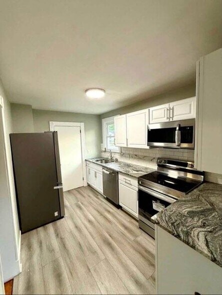 Building Photo - 24 Fairview St