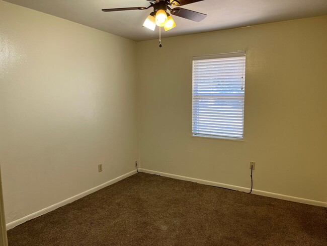 Building Photo - 2 bed 2 bath - Southern Hills