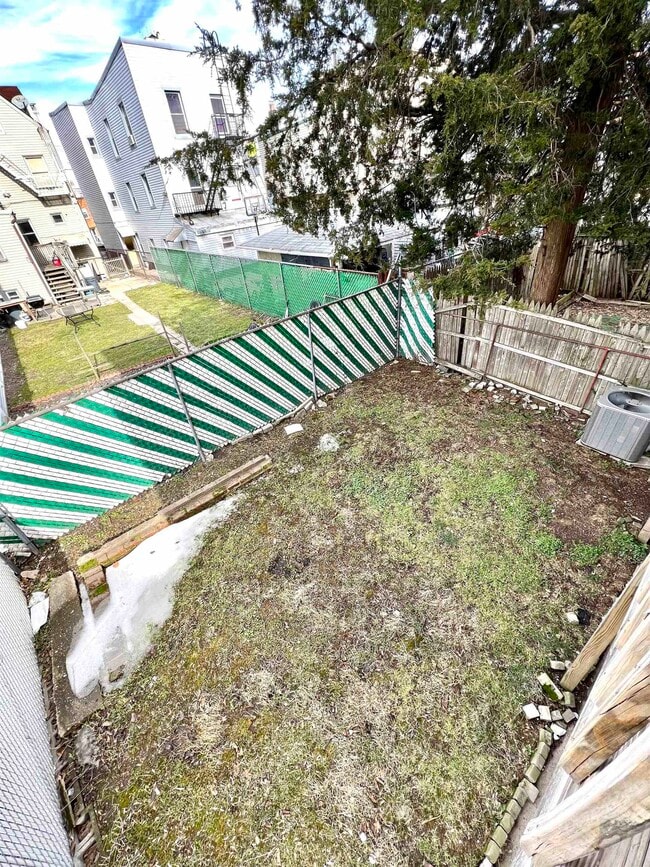 Building Photo - 36 Grace St
