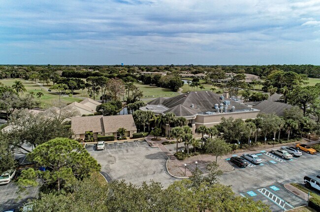 Building Photo - Welcome to your Heatherwood Heaven