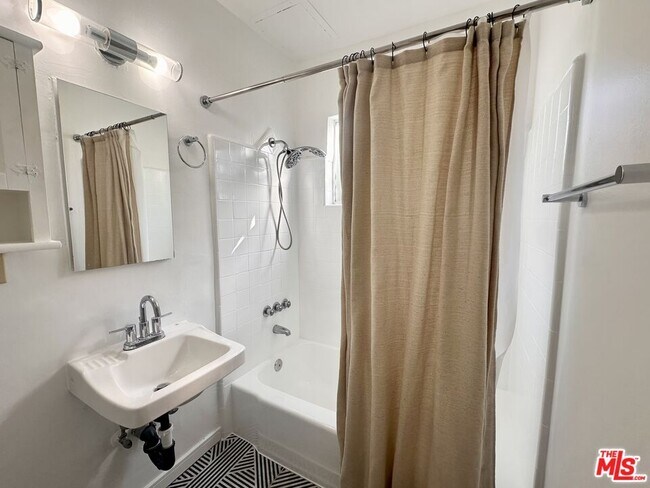 Building Photo - 1420 17th St