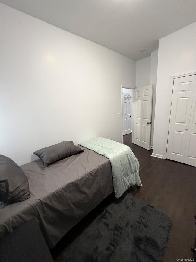 Building Photo - 509 E 183rd St