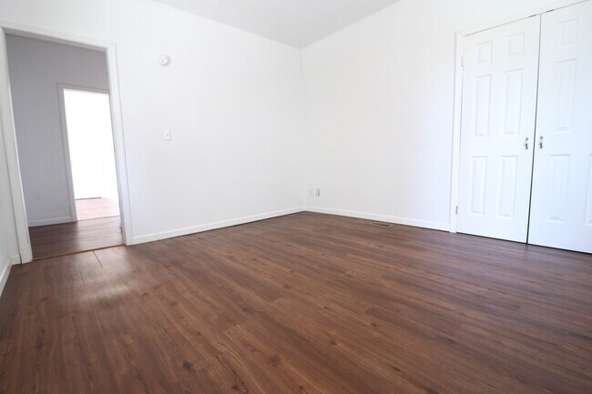 Building Photo - 318 Raymond St