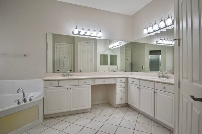 Building Photo - 10265 Isle Wynd Ct