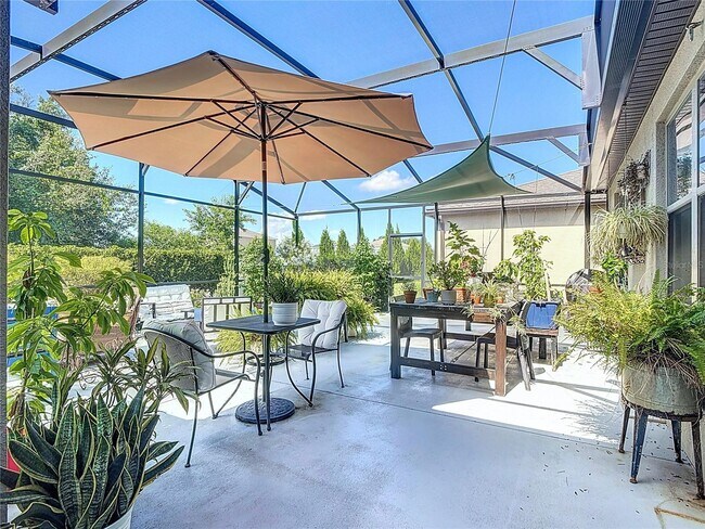 Building Photo - 588 Cantabria Dr