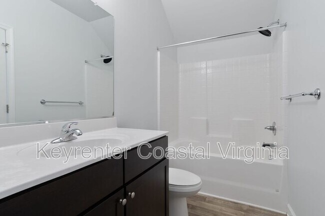 Building Photo - 2115 Belden Ave