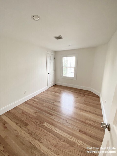 Building Photo - 16 Plainfield St
