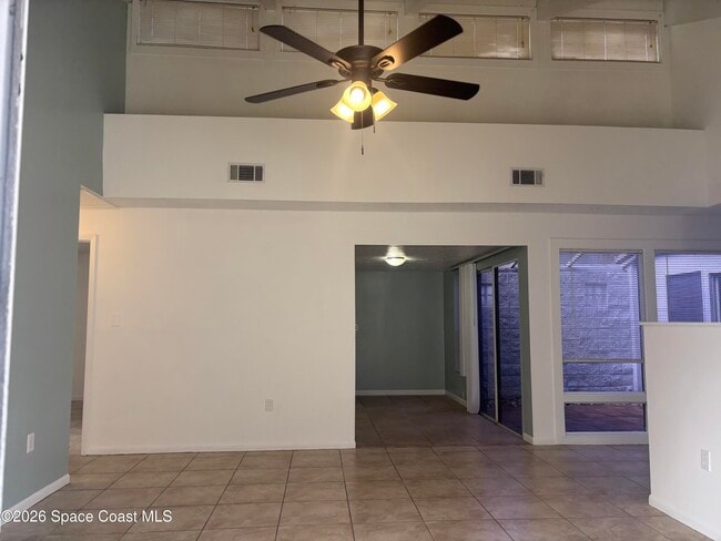 Building Photo - 467 Willow Tree Dr