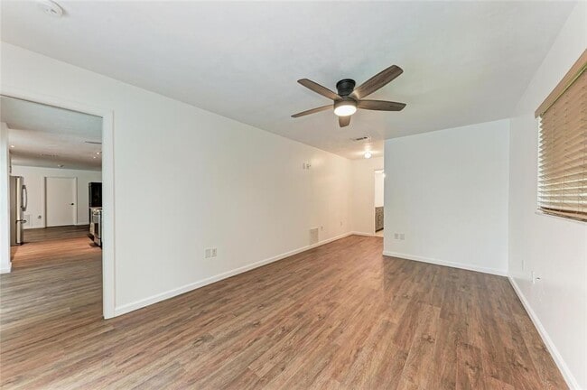 Building Photo - 451 N Shore Dr