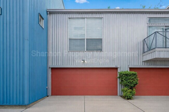 Building Photo - 906 Andrews St