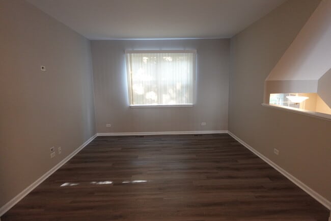 Building Photo - 1136 N Claremont Dr