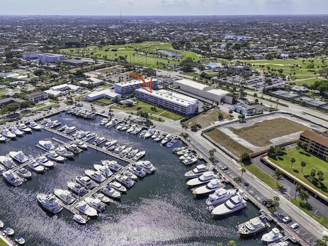 Building Photo - 907 Marina Dr