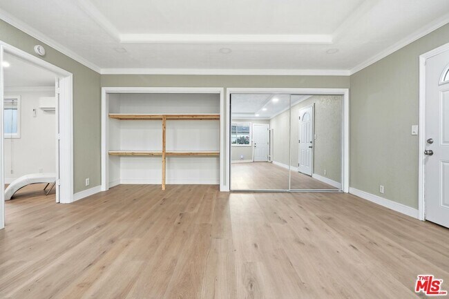 Building Photo - 15040 Hamlin St