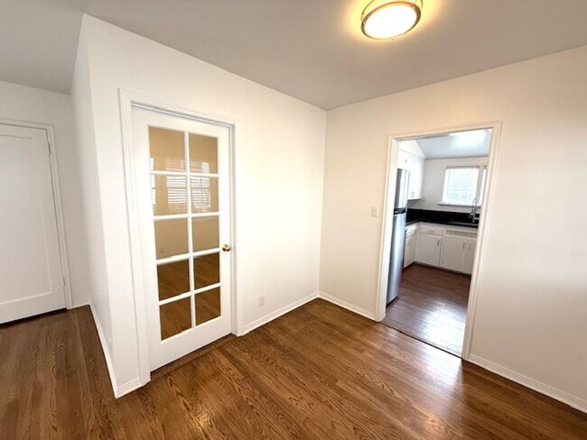 Building Photo - Bungalow - 1 bedroom + Office = natural wood floors, mini split a/c , new appliances, private pat...