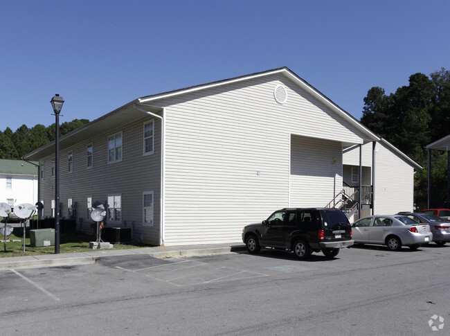 Exterior View - Apartments at Woodland