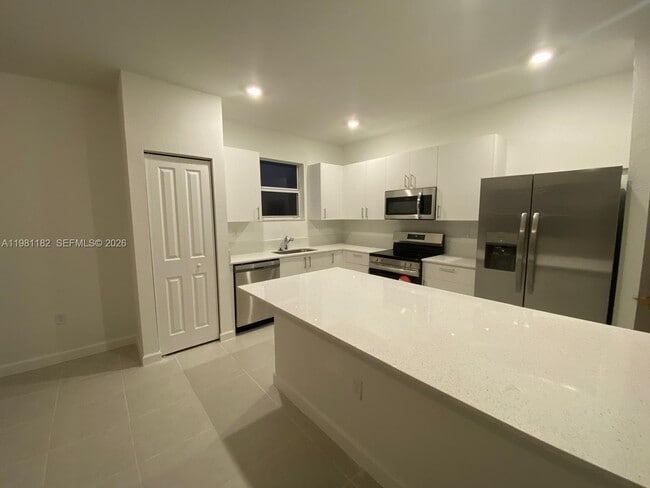 Building Photo - 2310 SE 28th Dr