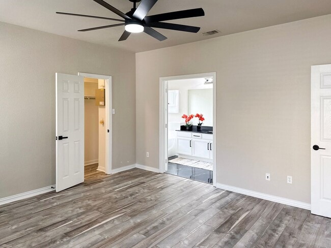 Building Photo - 505 Kingscote Ct