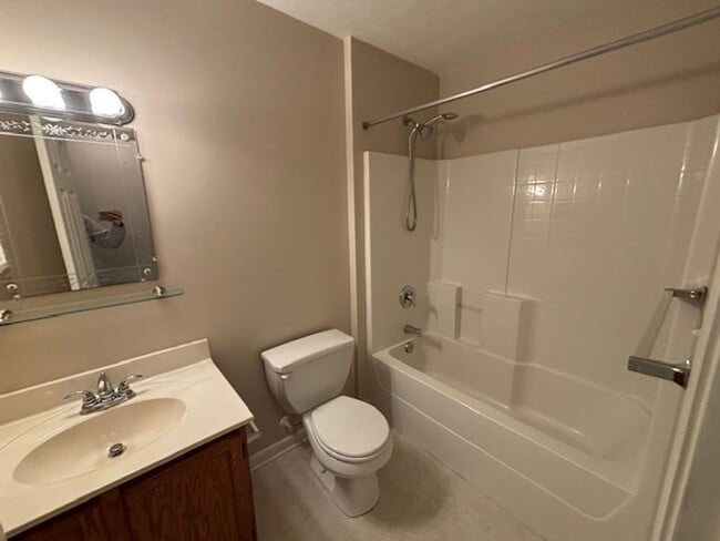 Building Photo - 3 Bedroom/2.5 Bath Townhome in Export, PA